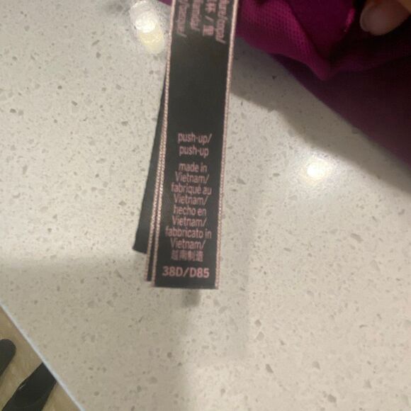 Victoria’s Secret push-up bra size 38D - Picture 7 of 11